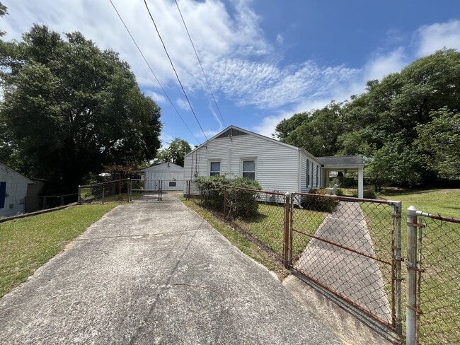 Building Photo - 2452 Ridge Rd