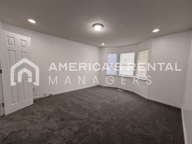 Building Photo - Updated Three Bedroom Two Bath Rental!