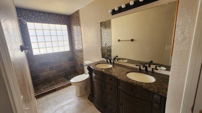 Building Photo - 12512 Sombra Grande Dr