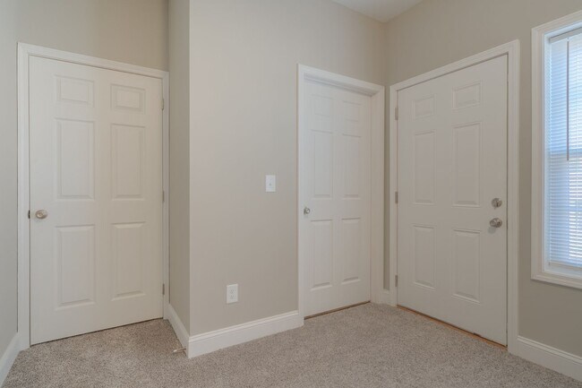 Building Photo - 91 E Main St