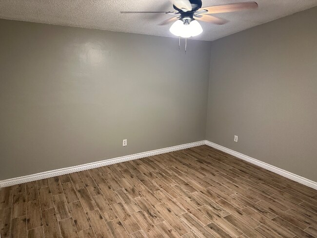 Building Photo - 260 E 46th St