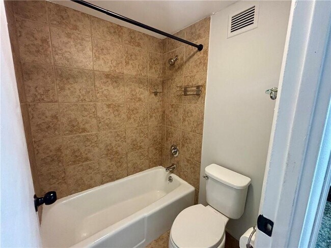 Building Photo - 2479 Peachtree Rd NE