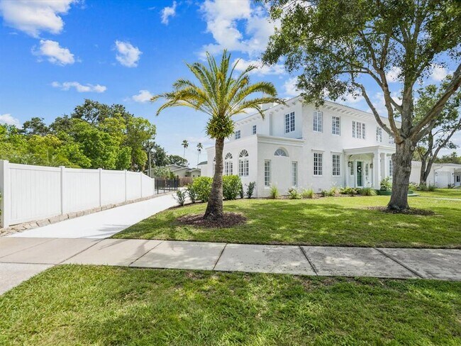 Building Photo - 456 Gardenia St