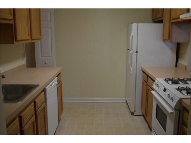 Building Photo - 703 Waters Edge Dr