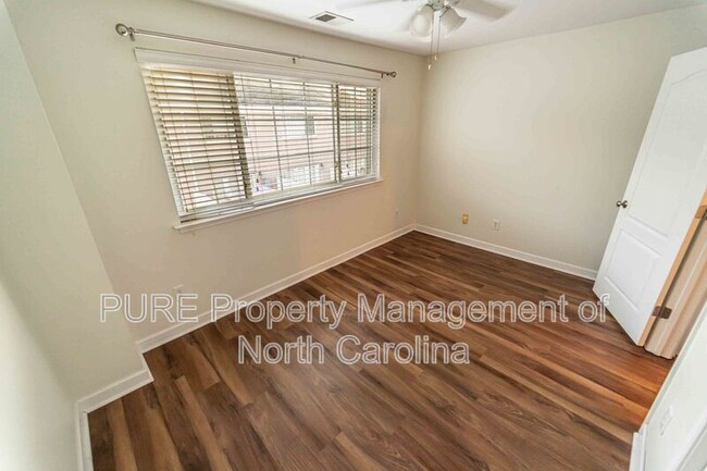 Building Photo - 1230 Green Oaks Ln
