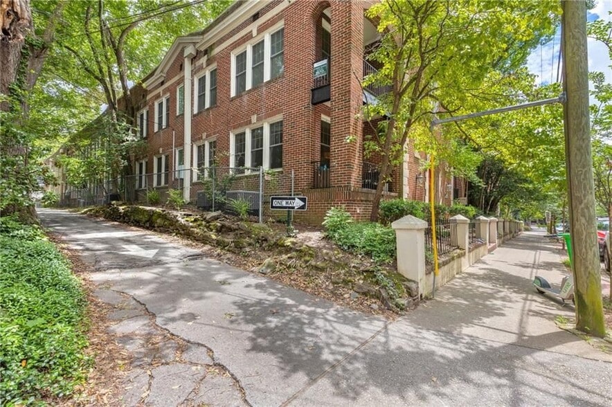 Building Photo - 741 Frederica St NE