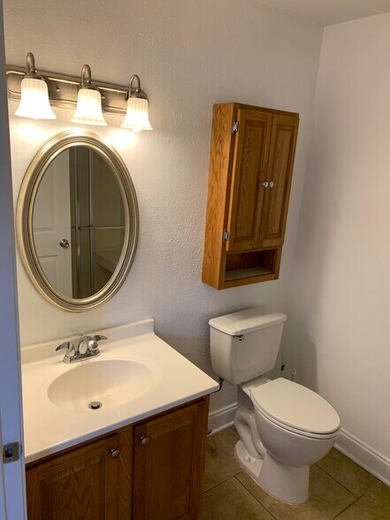 Building Photo - 2330 Edenborn Ave