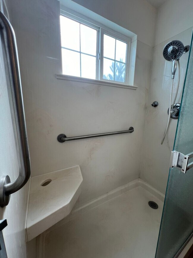 Building Photo - Updated 3 bedroom single story in Manteca!