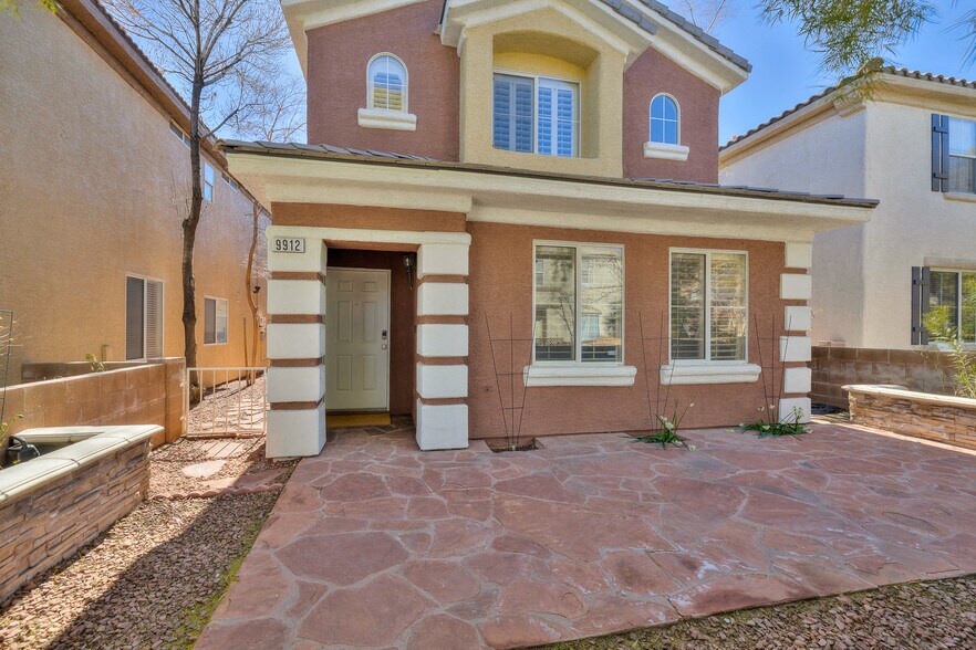 Building Photo - 9912 Via Toro Ave