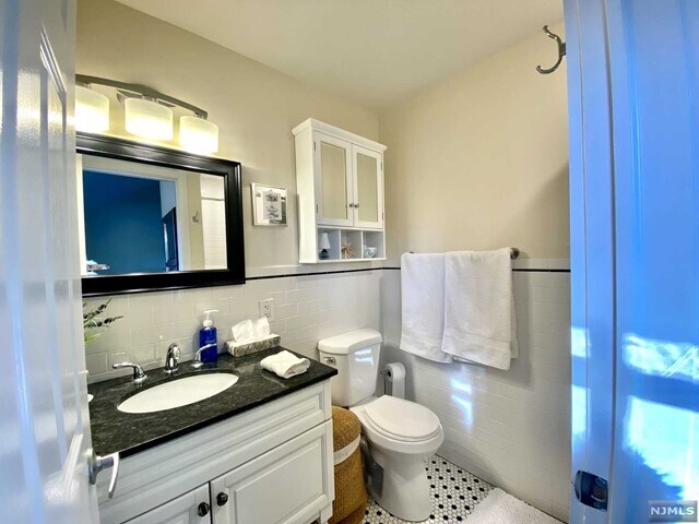 Building Photo - 28 Turners Lake Dr