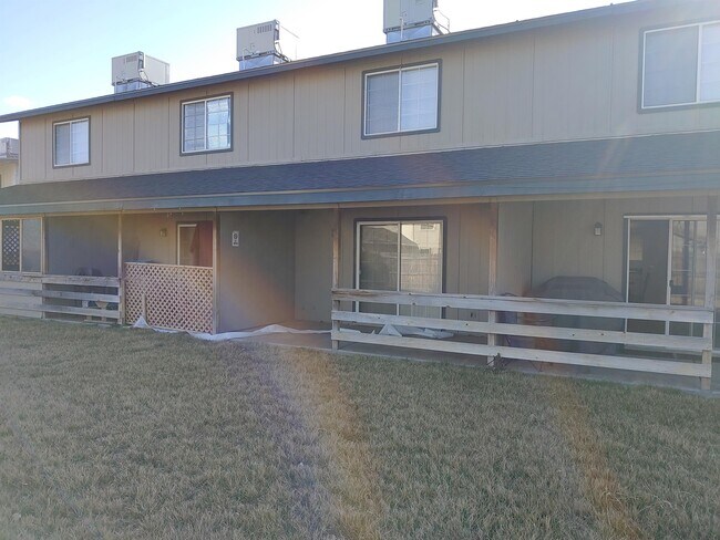 Building Photo - 3148 N Navajo Dr