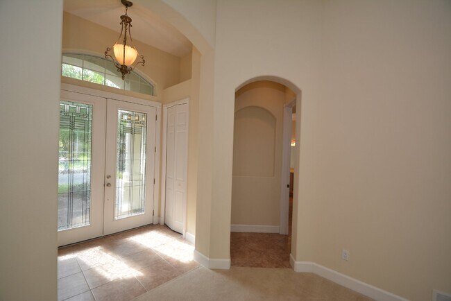Building Photo - Luxurious Pool Home in gated community of ...