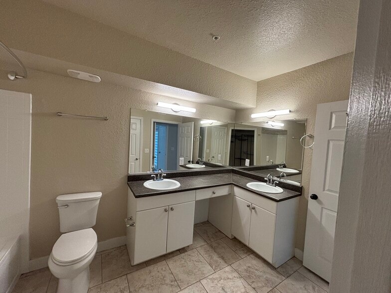 Building Photo - 206 E South St