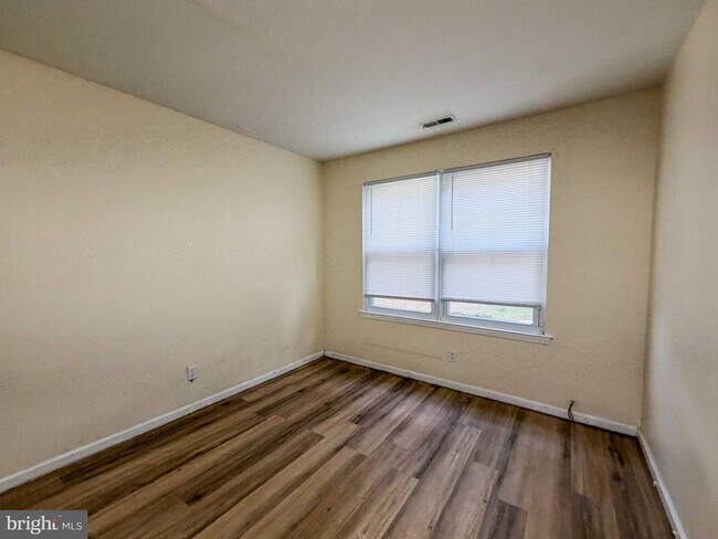 Building Photo - 38 Hopewell Ln