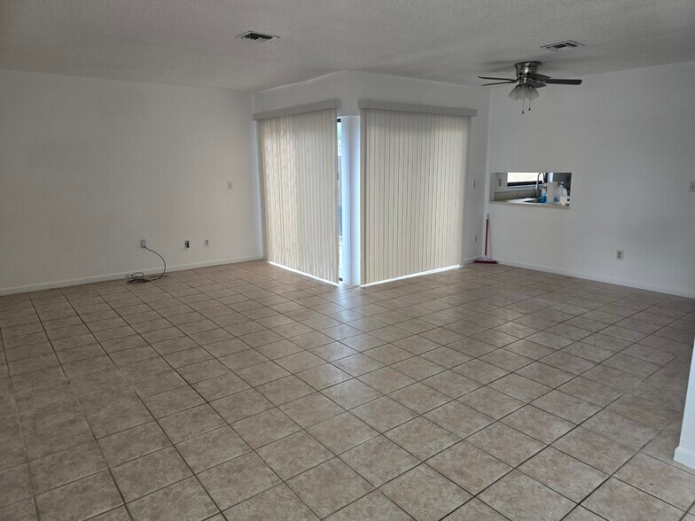 Primary Photo - 708 SE 12th Ct