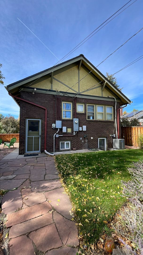 Building Photo - West Highlands 2 Bedroom Duplex with 2 Car...