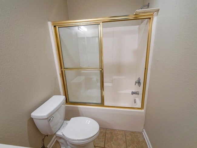 Building Photo - 2738 W Tharpe St