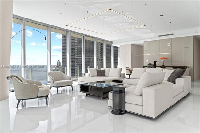 Building Photo - 300 Biscayne Blvd Way