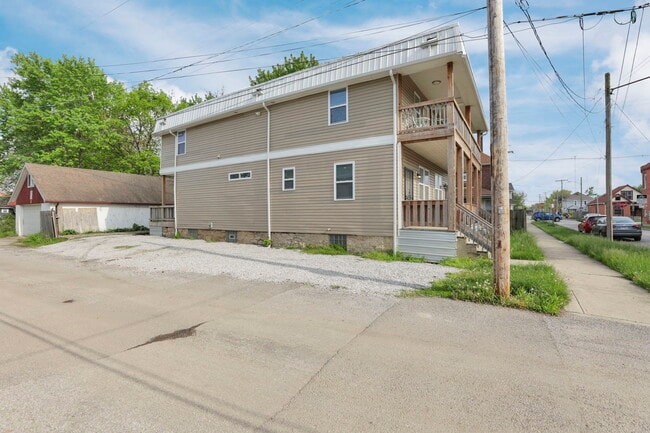Building Photo - 288 S Souder Ave