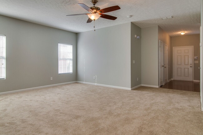 Building Photo - 3 BR/2.5 BA Villas at Concord Place Townho...