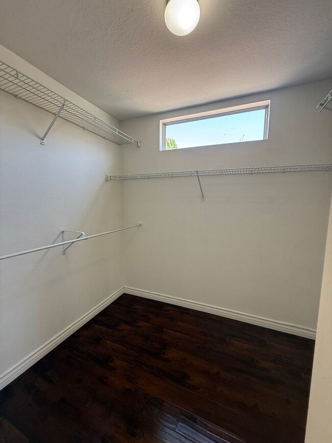 Building Photo - 3073 Lamplighter St