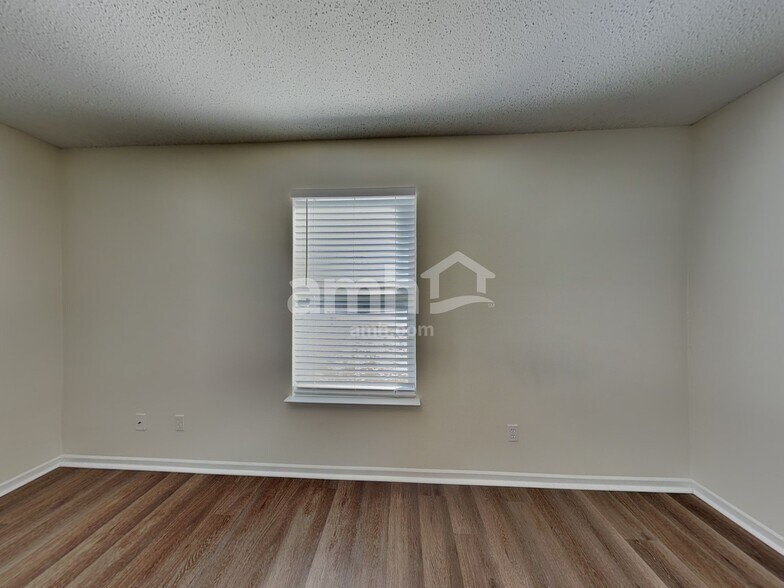 Building Photo - 10275 Holly Berry Cir