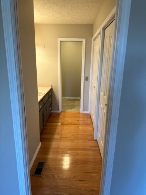 Building Photo - 1258 W Bluegrass Rd