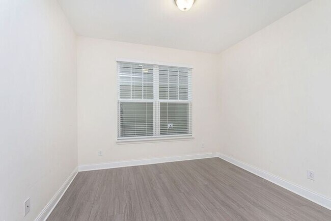 Building Photo - Beautiful Three Bedroom in Carmel!