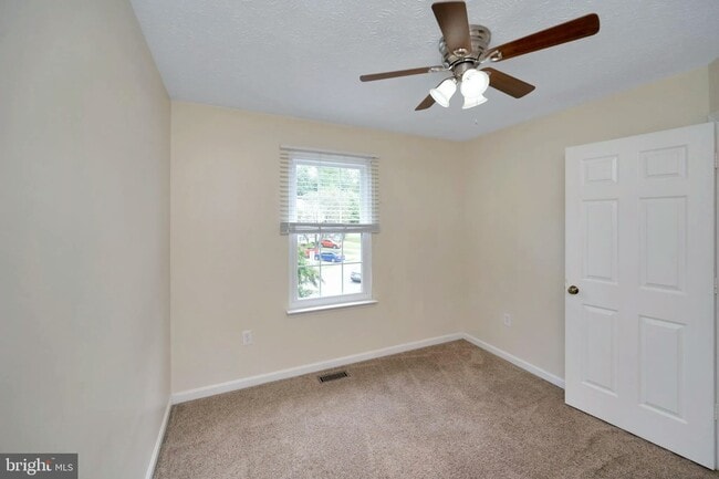 Building Photo - 103 Eaton Ct
