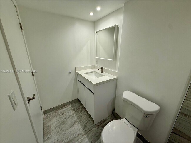 Building Photo - 400 Waterway Dr S