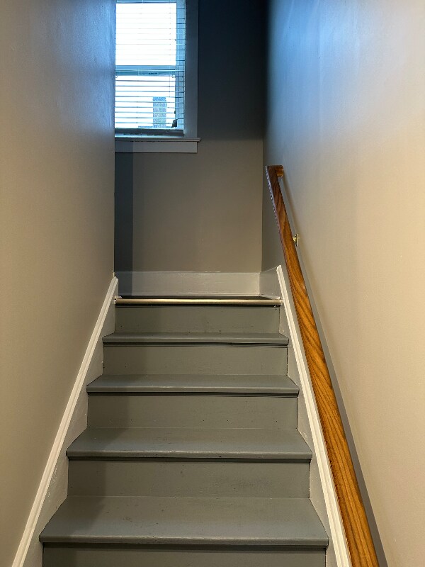 Building Photo - 303 S Alta Ave