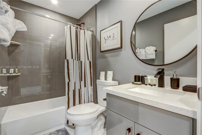 Building Photo - 2302 Taylor St