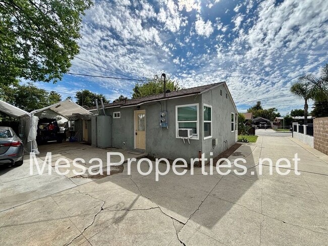 Building Photo - 762 S Currier St