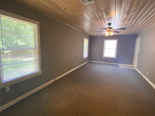 Building Photo - 1514 W Koenig Ln