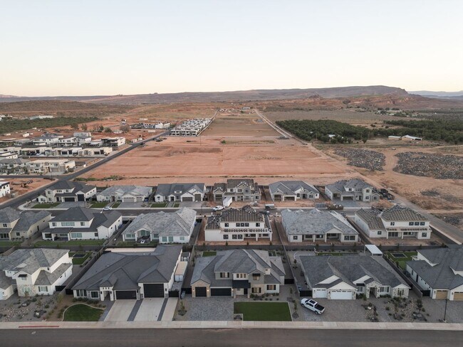 Building Photo - 6 bed / 4 bath / 3 car garage custom home in Pecan Valley