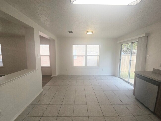 Building Photo - Nice Home in Mansfield ISD
