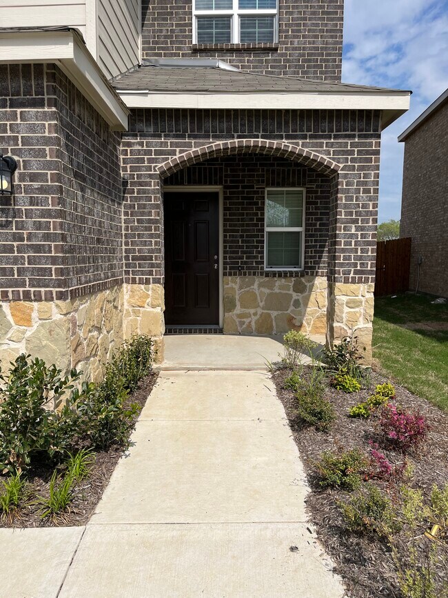 Building Photo - 326 Lake Erie Dr