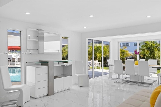 Building Photo - 2816 NE 35th St