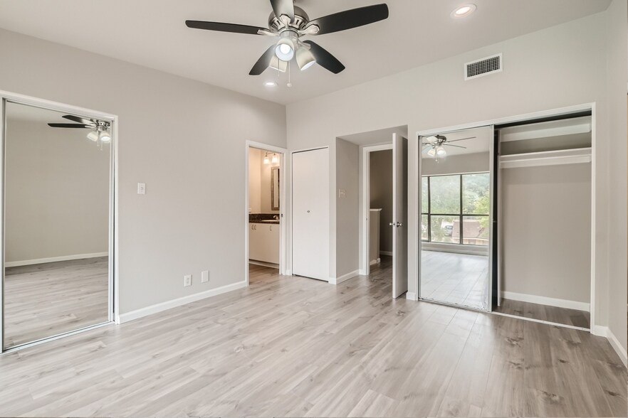 Building Photo - 8642 Fredericksburg Rd