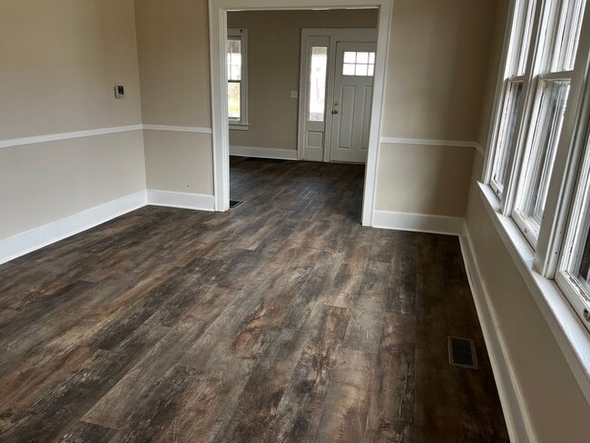 Building Photo - Available Now Don't Miss Out!