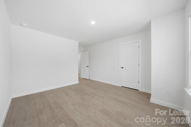 Building Photo - 403 15th Ave SW