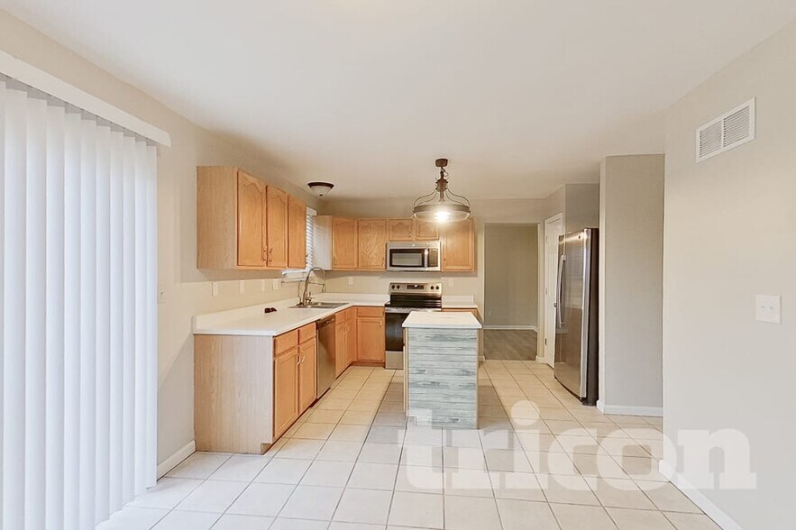 Building Photo - 4 Sapphire Ct