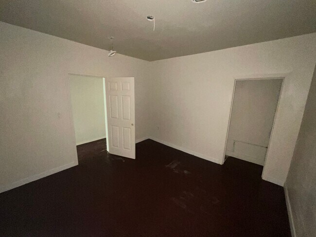 Building Photo - 262 Dona Ave