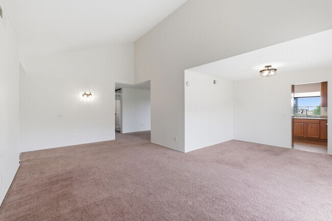 Building Photo - 5923 Burgundy Ave