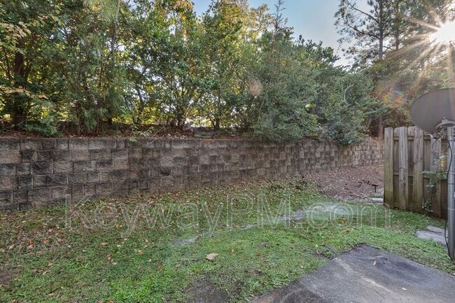 Building Photo - 2054 Reserve Ln