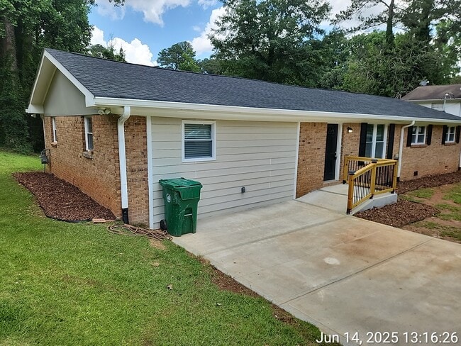 Building Photo - 2348 Clifton Springs Manor