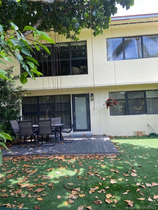 Building Photo - 32 Camden Dr