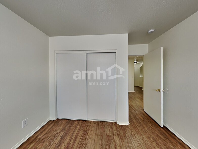 Building Photo - 5211 W Warner St