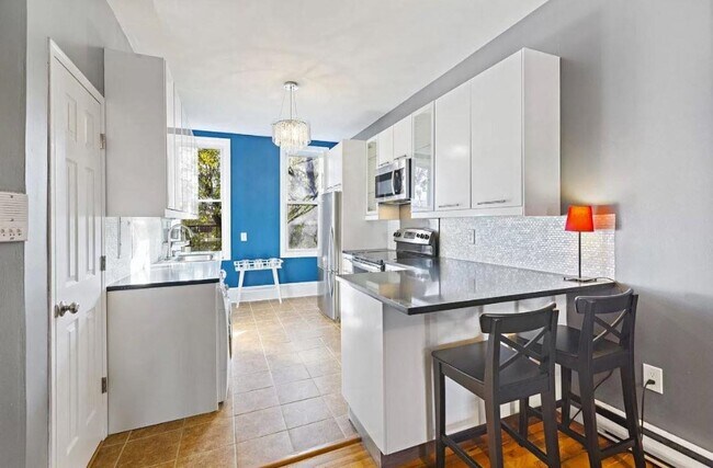 Building Photo - 244 Webster Ave