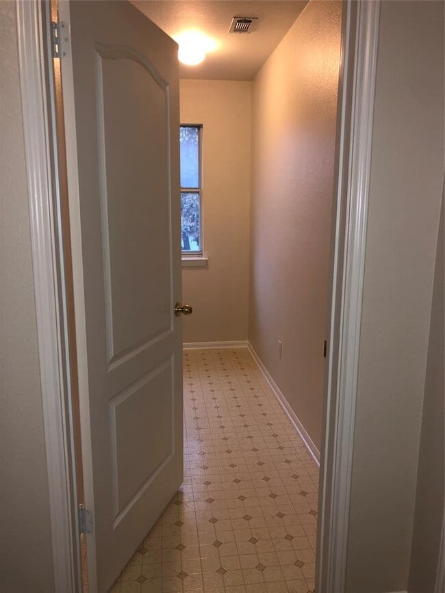 Building Photo - 3604 Roller Crossing